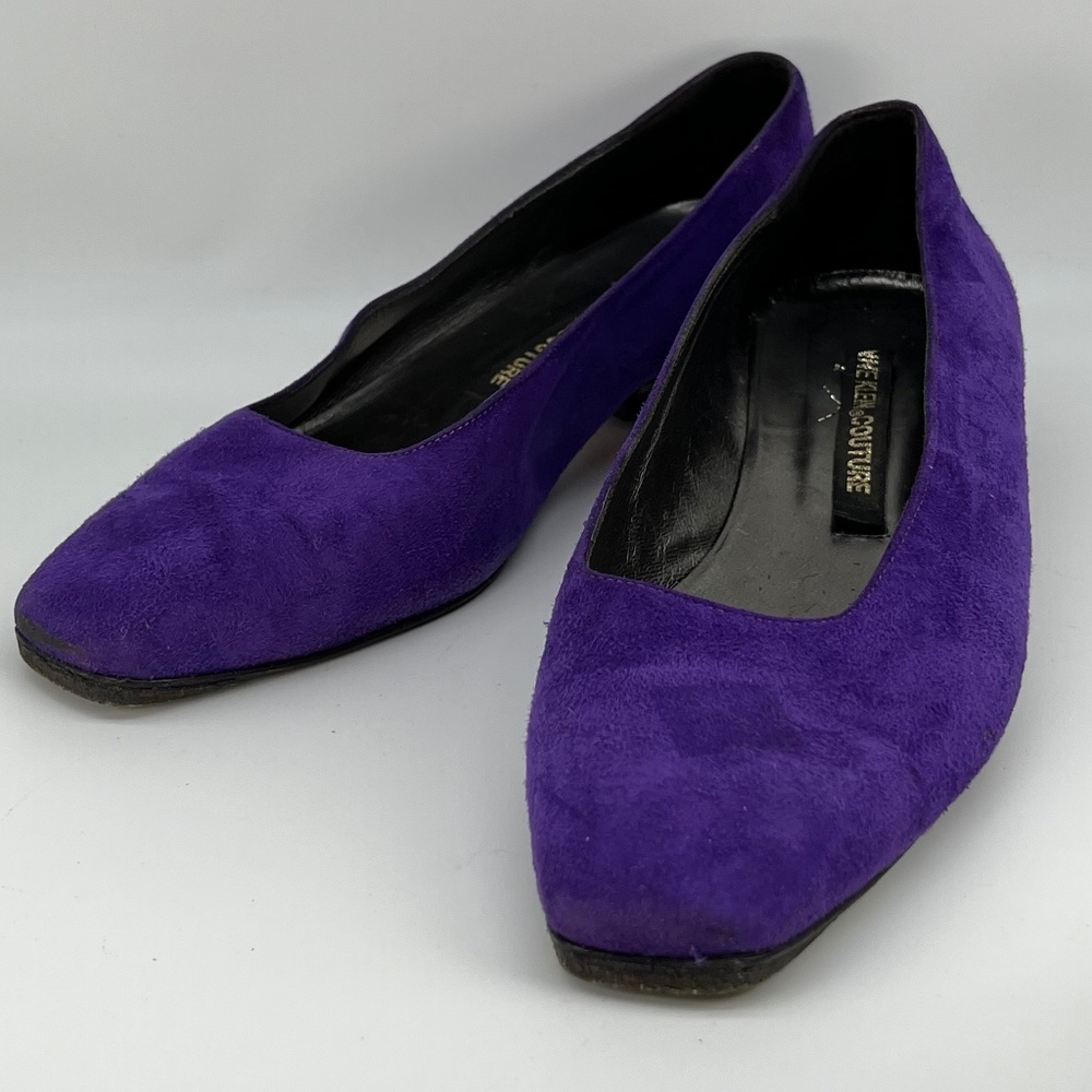 Anne Klein Couture sz: 6.5 Purple suede low heels.